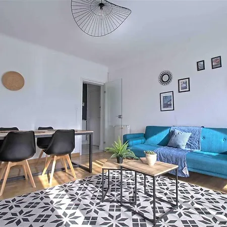 Adelitas House * 아쟁