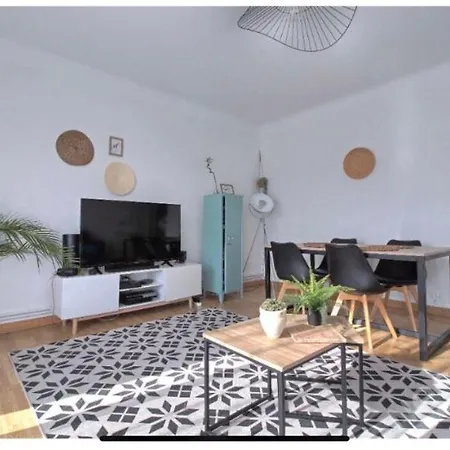 Adelitas House * 아쟁